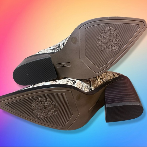 NWOT VINCE CAMUTO GRADESHA SNAKESKIN BOOTIES - 9 WOMENS - Picture 9 of 12